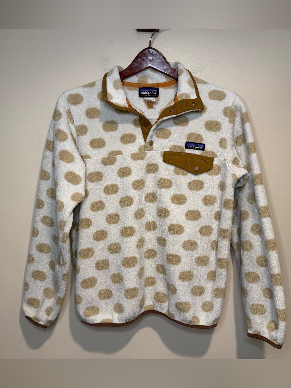 Patagonia W’s lightweight Synchilla Snap-T Fleece Pullover Cream Tan Polka Dot - Picture 2 of 8